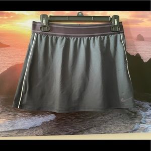 Activewear/ Nike/ tennis Skort/ gray/ S & M